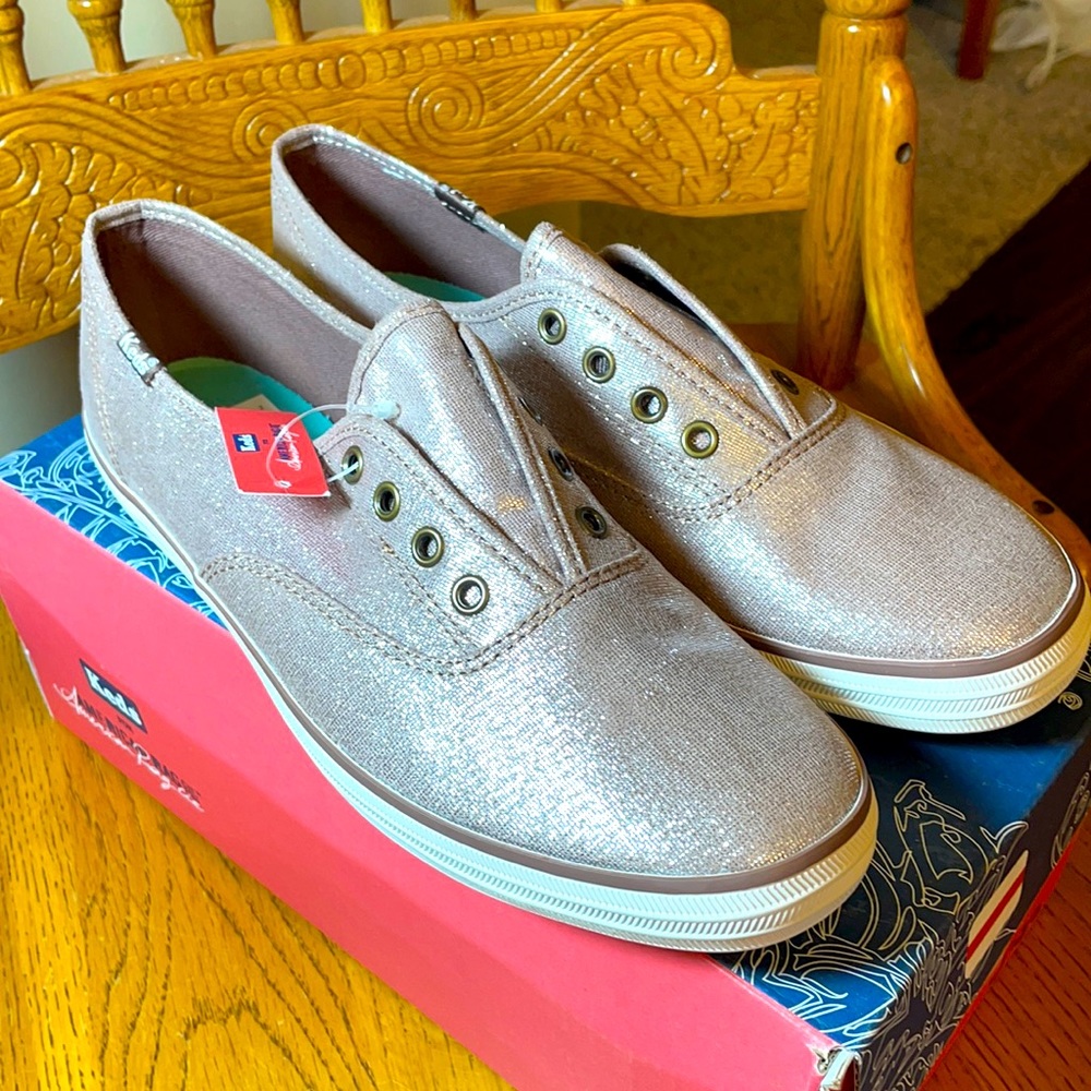 New in Box!! Keds American Rag Size 8
